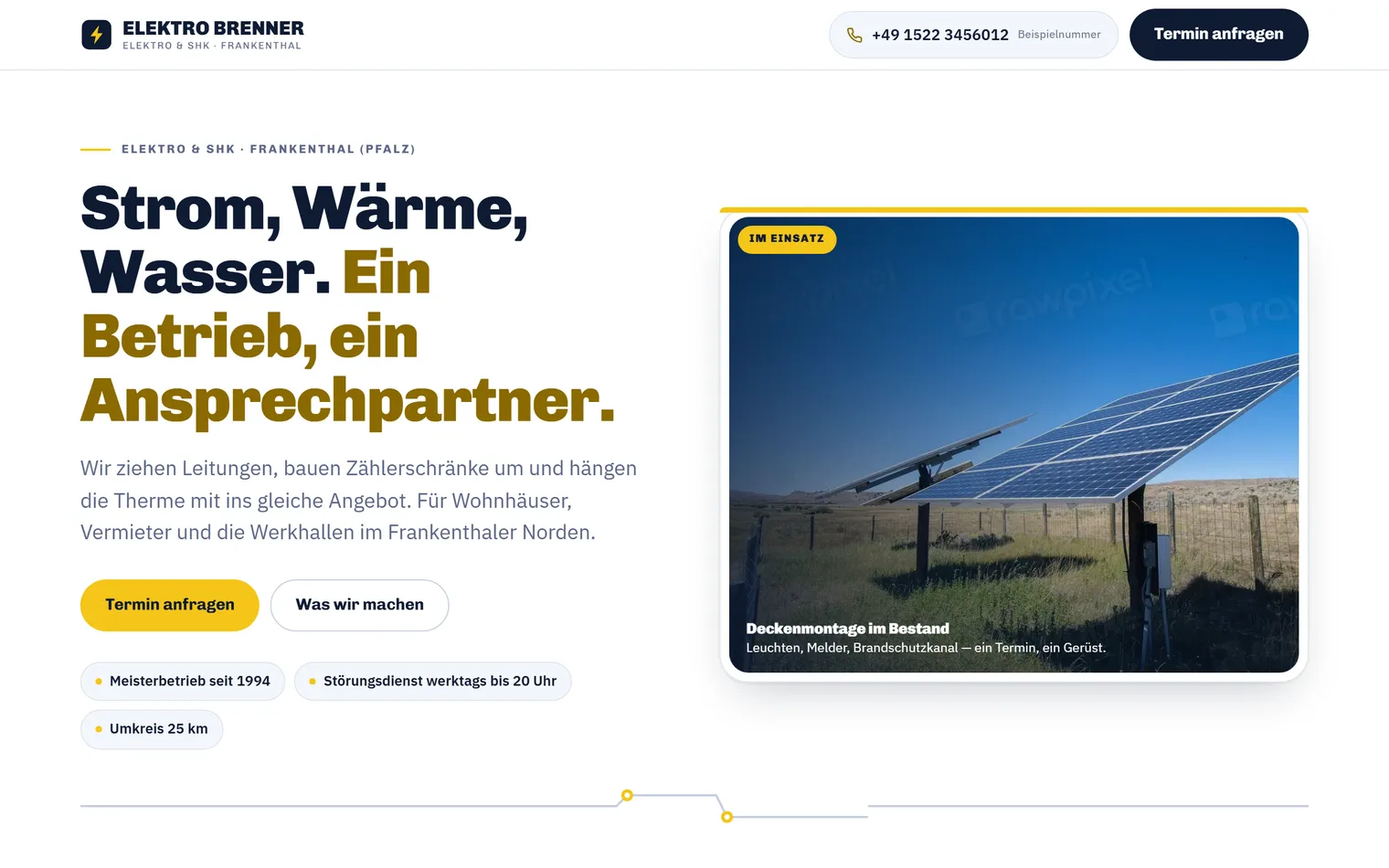 Startseite von Elektro Brenner in Frankenthal: dunkelblaue Fläche, gelbe Akzente, Hero „Strom, Wärme, Wasser“ in einer gerahmten Karte